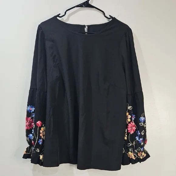SHEIN Black Top with Multicolor Floral Sleeves - Picture 2 of 8